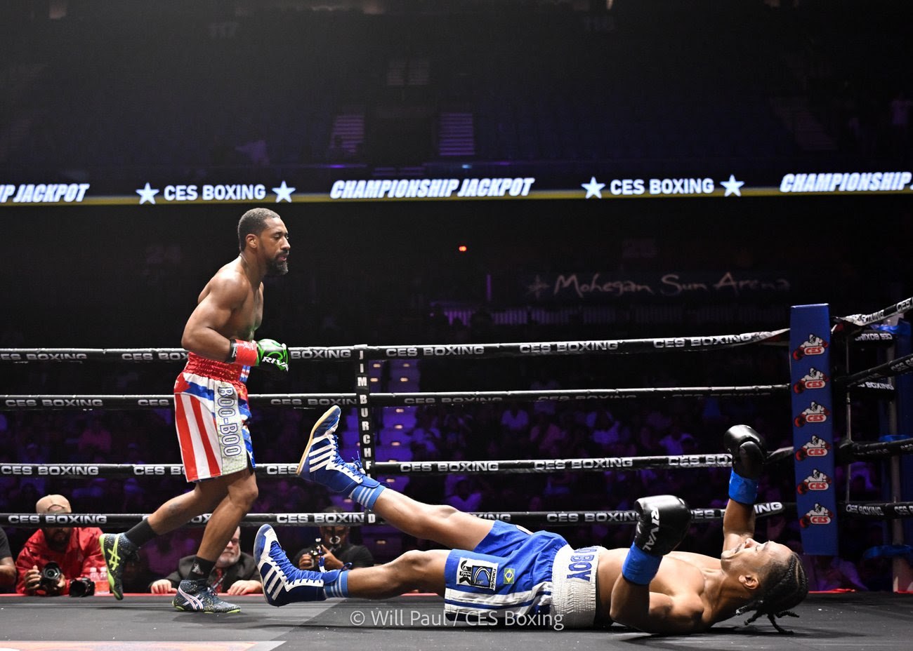 Demetrius Andrade stands over Douglas Ataide at Mohegan Sun Arena
