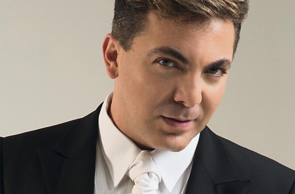 Cristian Castro, honored with the Billboard Lifetime Achievement Award