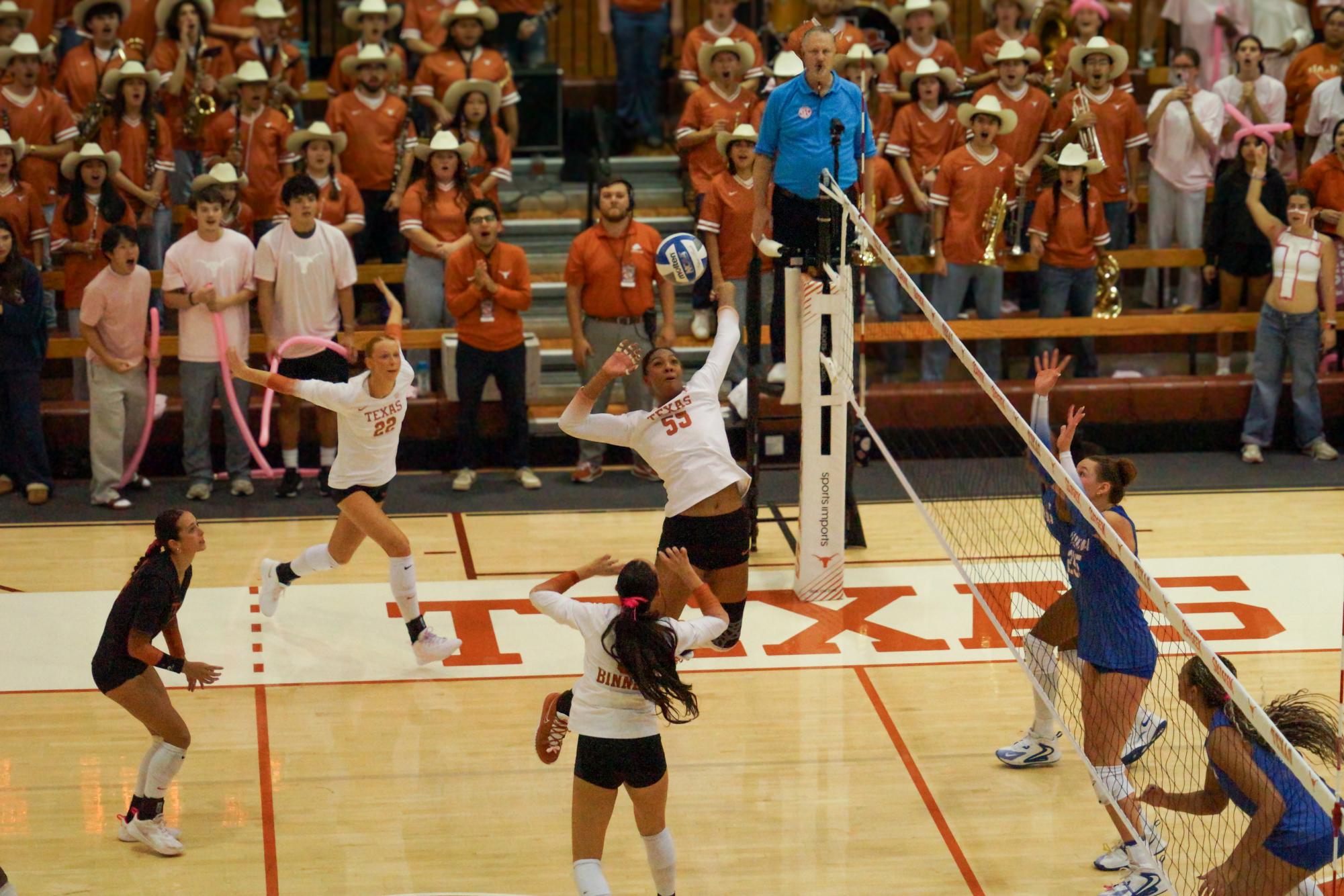 Florida Outlasts Texas in Five-Set Thriller at Gregory Gym