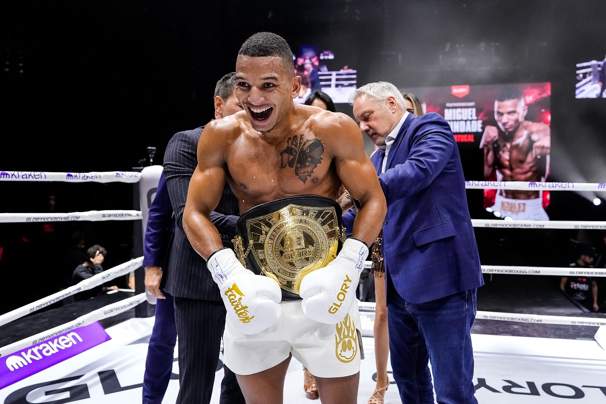 Miguel Trindade lands a low kick on Deniz Demirkapu at GLORY 110 in Antwerp. (Photo: GLORY Kickboxing)