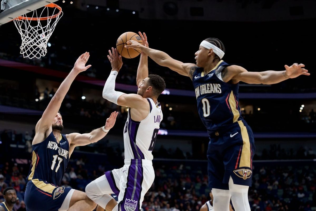 New Orleans Pelicans guard Jeremiah Fears tips the ball from Sacramento Kings guard Zach LaVine during the first half on Oct. 29, 2026 at Smoothie King Center in New Orleans (Matthew Hinton/Imagn Images)