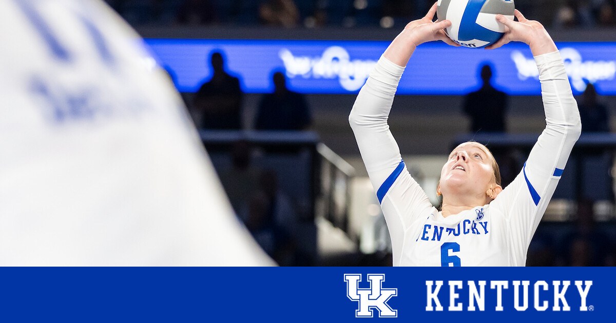 Kentucky setter Kassie O'Brien (6) sets the ball during a Wildcats volleyball match.