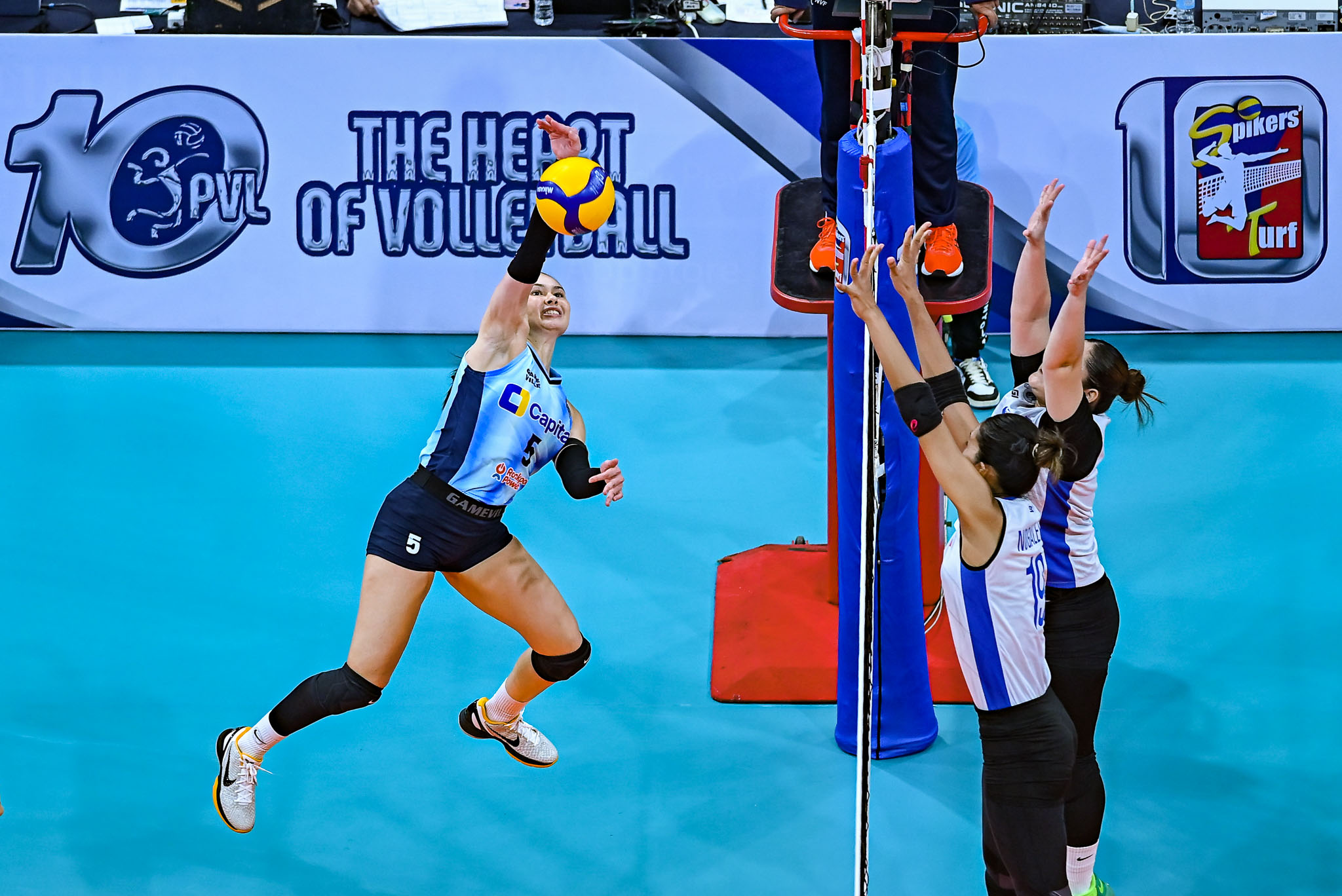 Belen's 29 Points Carry Capital1 Past ZUS Coffee in Another Five-Set Escape